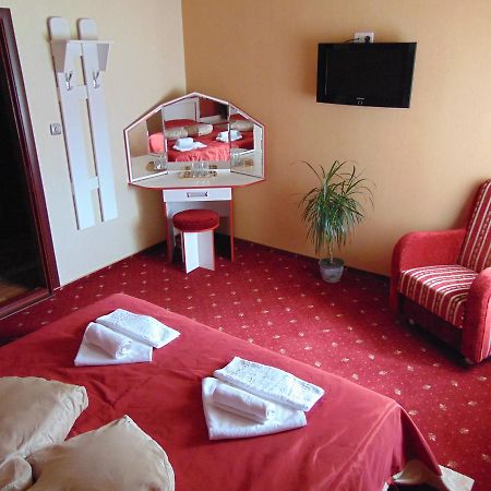 Hotel Serpanok Tyachiv Bagian luar foto