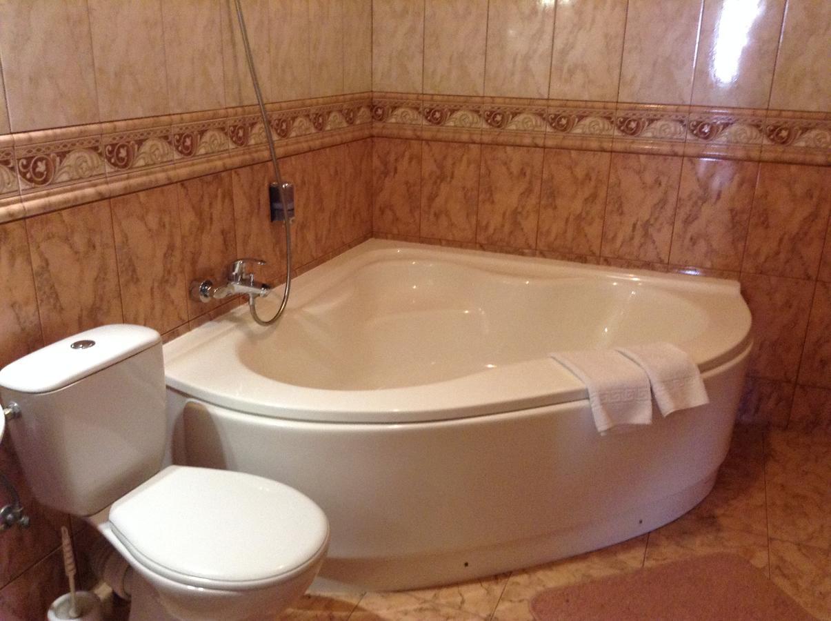 Hotel Serpanok Tyachiv Bagian luar foto