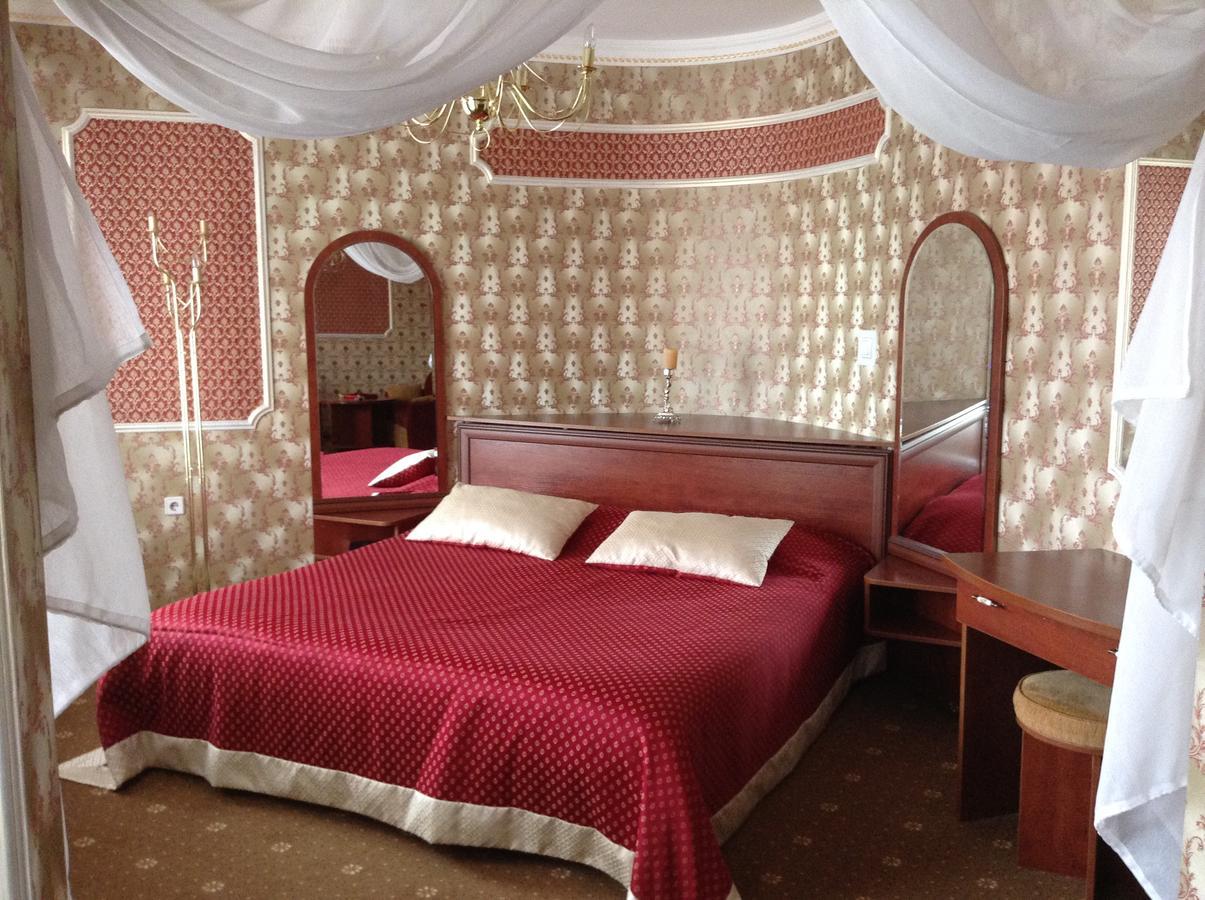 Hotel Serpanok Tyachiv Bagian luar foto