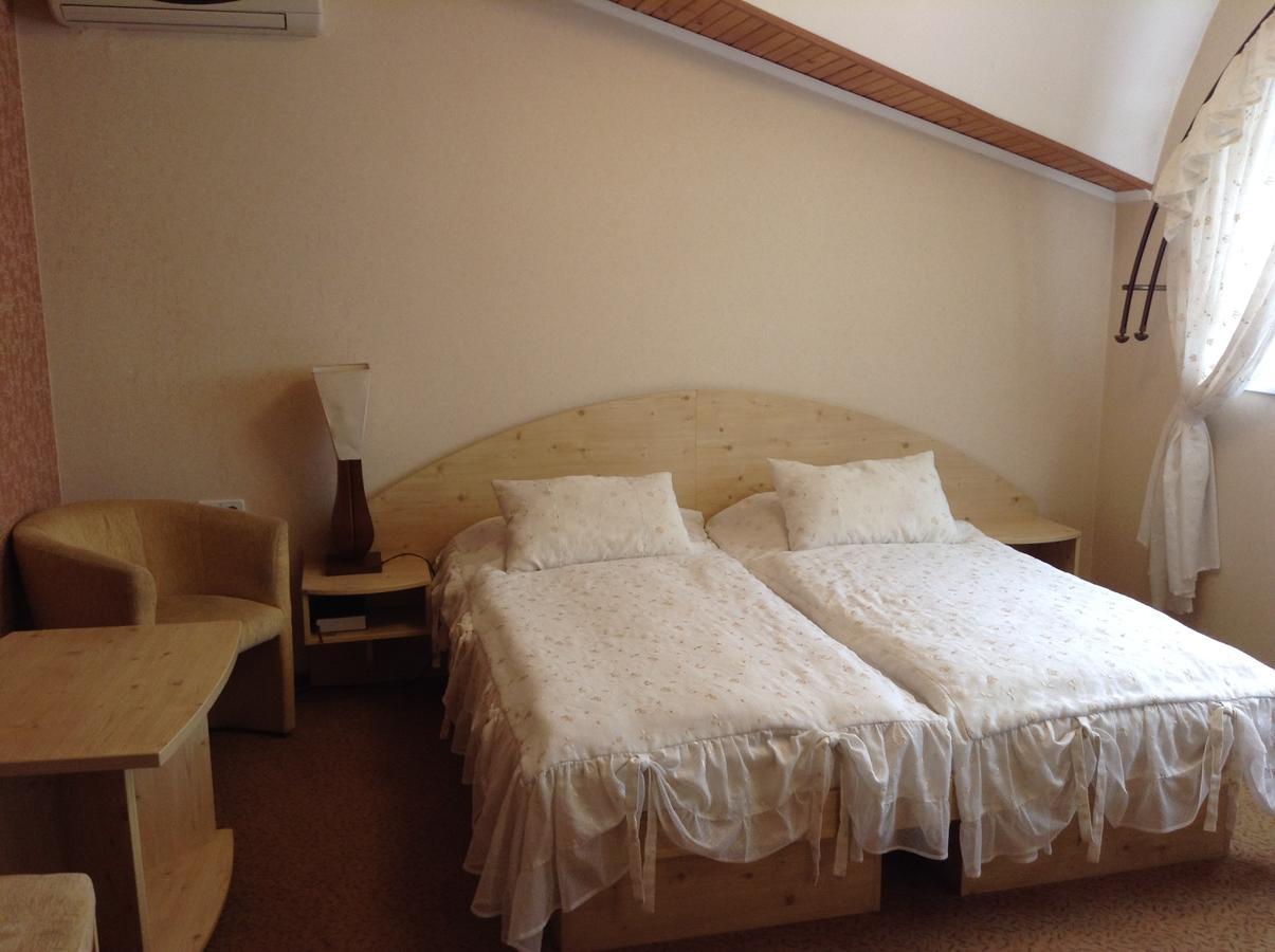 Hotel Serpanok Tyachiv Bagian luar foto