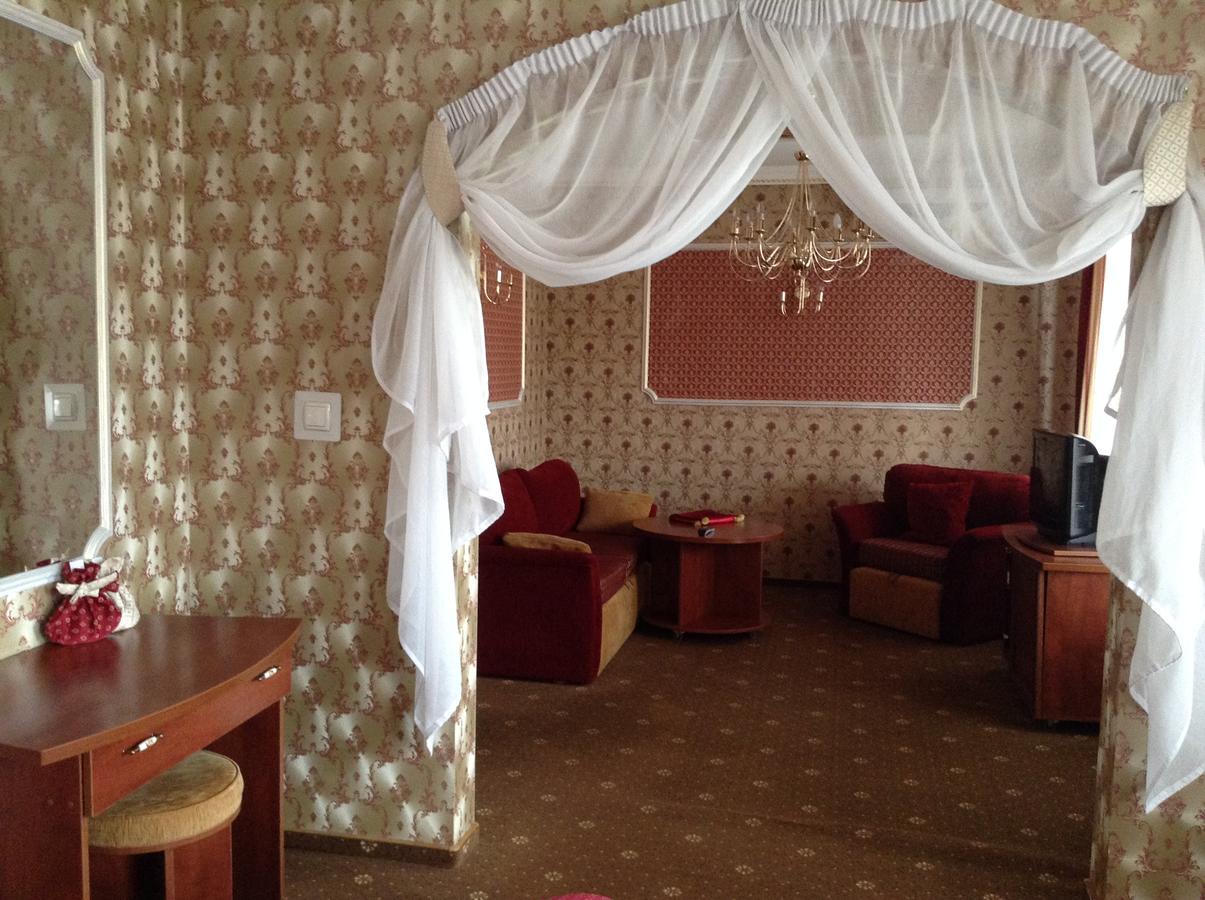 Hotel Serpanok Tyachiv Bagian luar foto