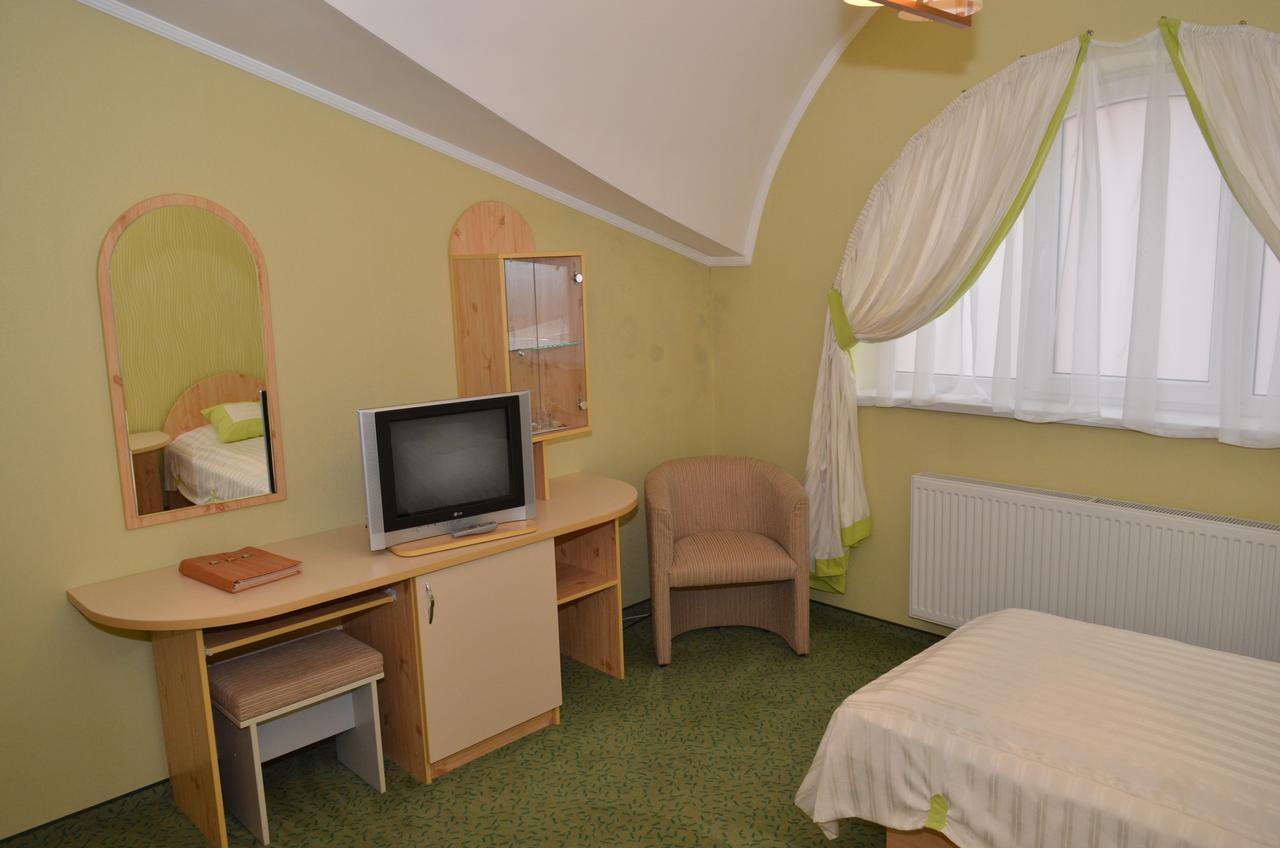 Hotel Serpanok Tyachiv Bagian luar foto