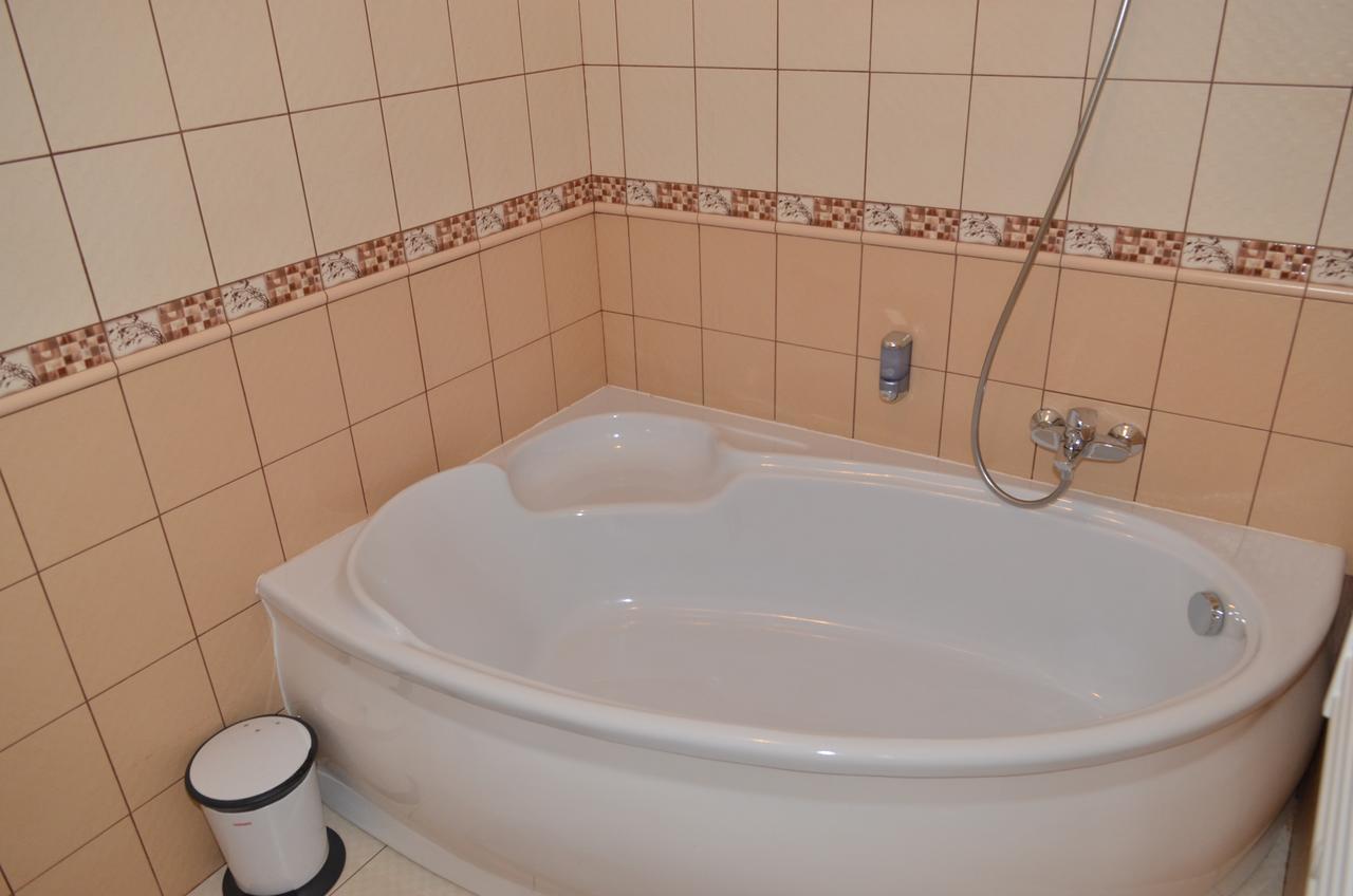Hotel Serpanok Tyachiv Bagian luar foto
