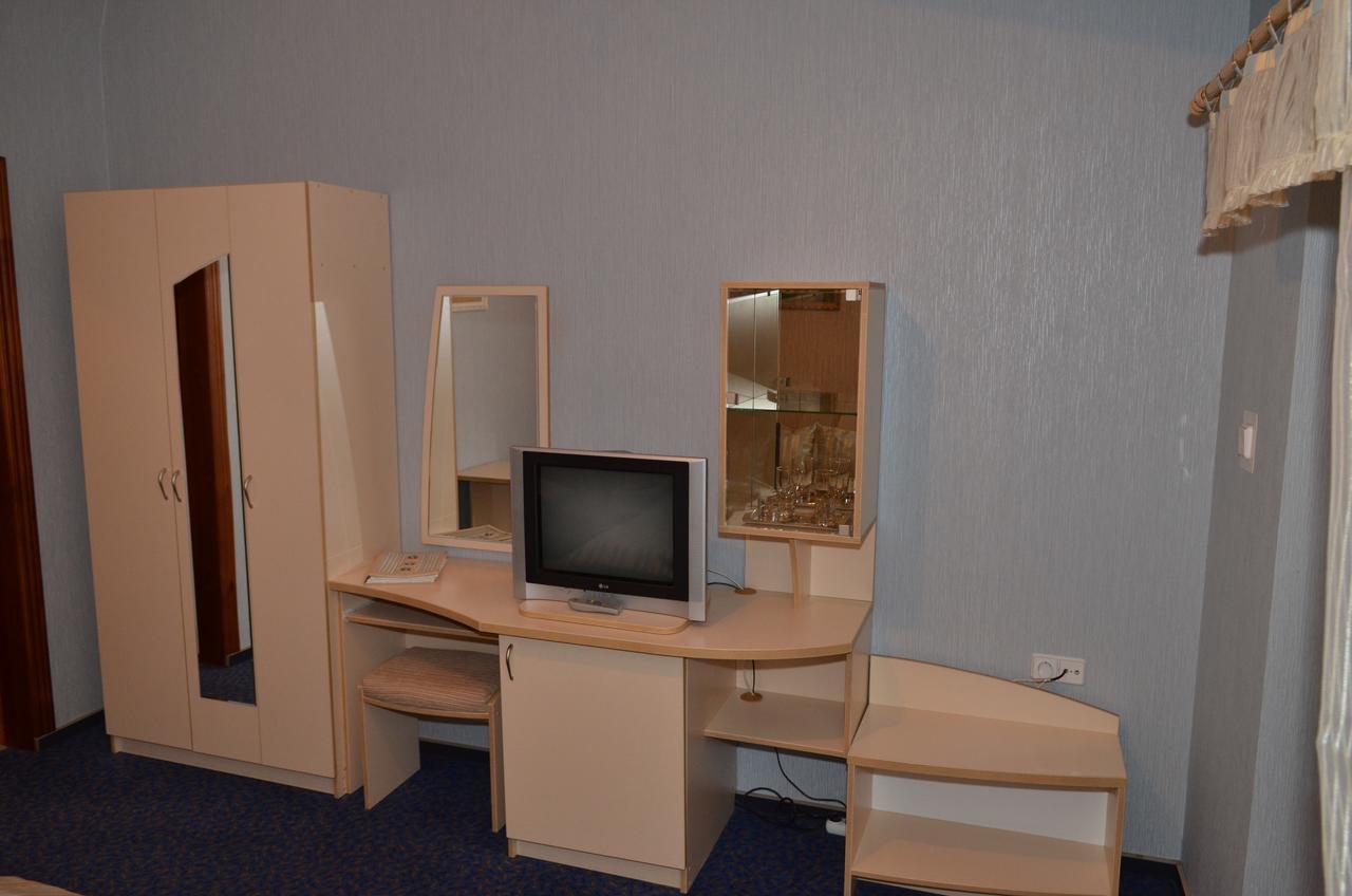Hotel Serpanok Tyachiv Bagian luar foto