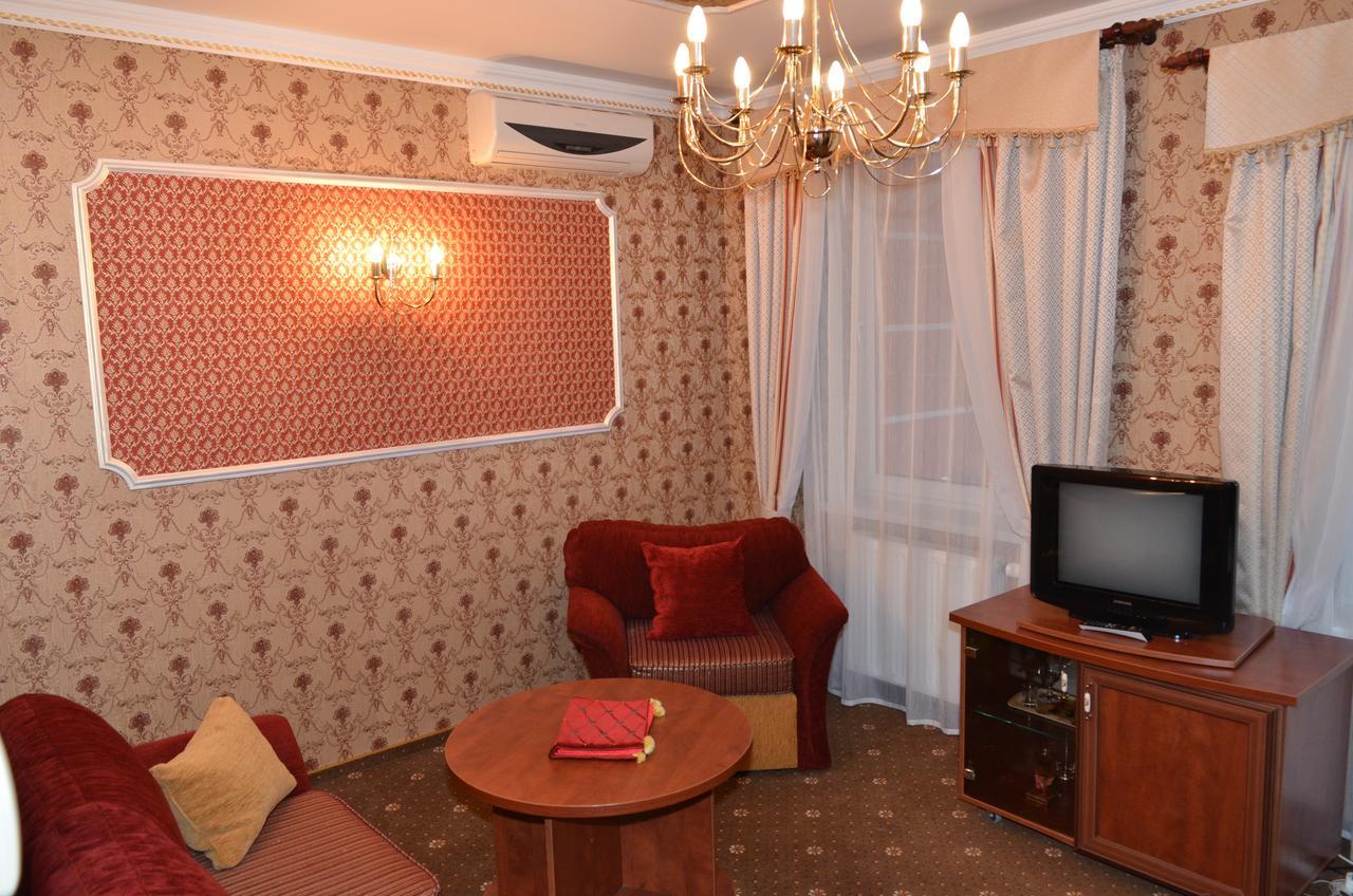 Hotel Serpanok Tyachiv Bagian luar foto