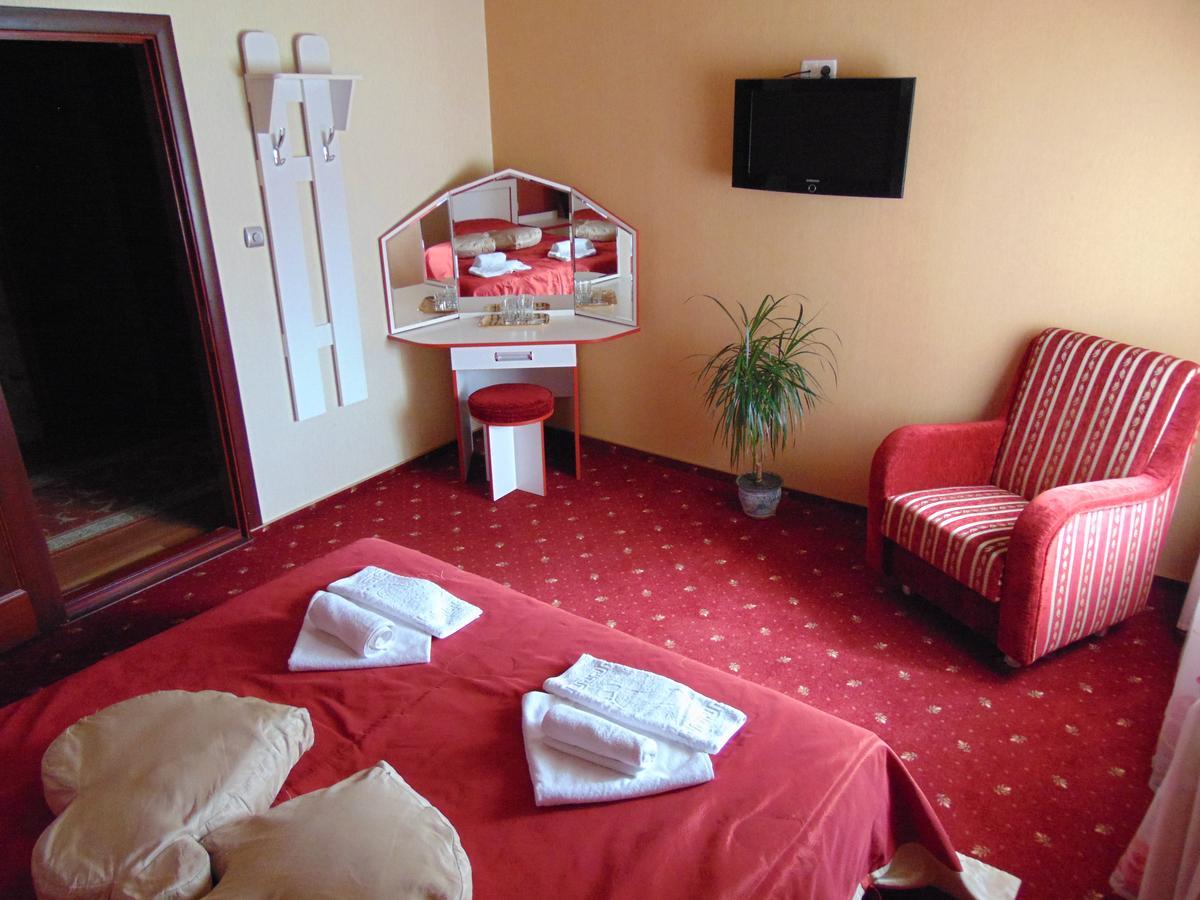 Hotel Serpanok Tyachiv Bagian luar foto