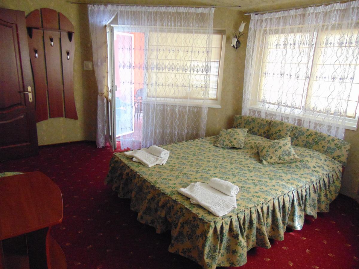 Hotel Serpanok Tyachiv Bagian luar foto