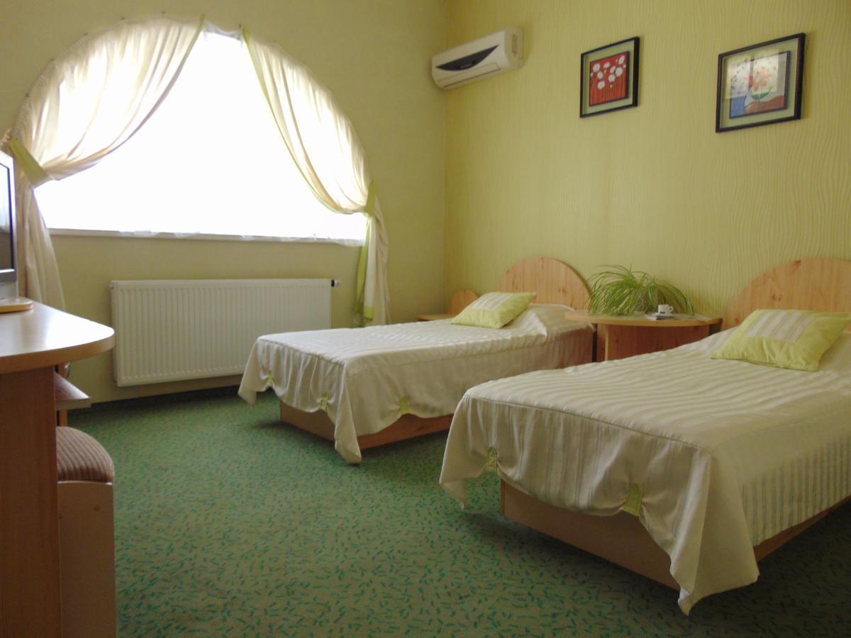 Hotel Serpanok Tyachiv Bagian luar foto