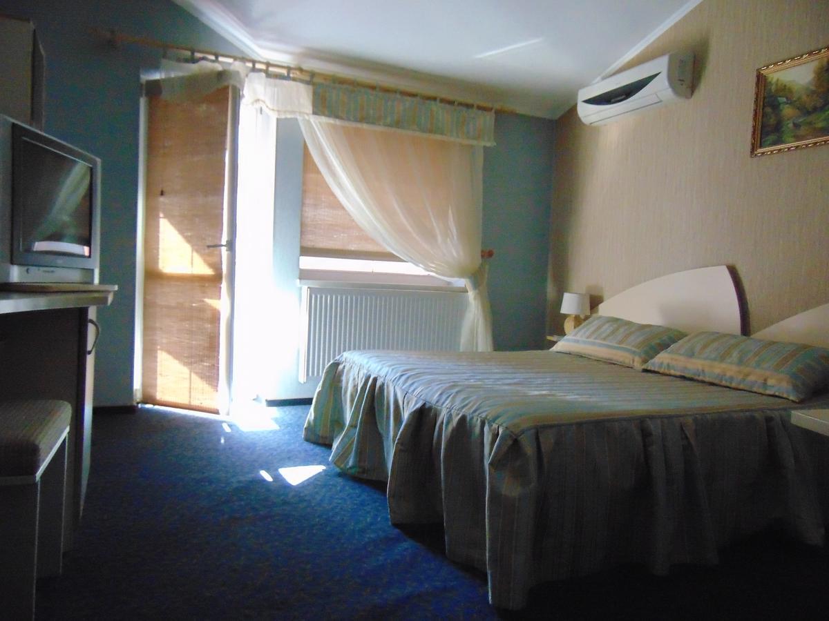 Hotel Serpanok Tyachiv Bagian luar foto